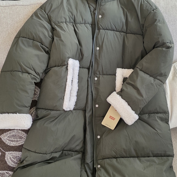 Levi's Dark Green Women's Puffer Jacket - Picture 4 of 5